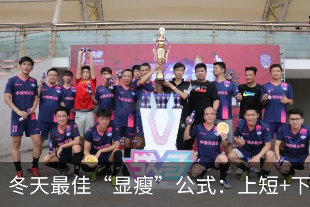 冬天最佳“显瘦”公式：上短+下长